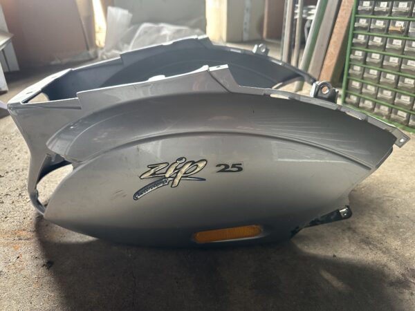 PIAGGIO ZIP ACHTEROMBOUW GEBRUIKT (ZILVERGRIJS)