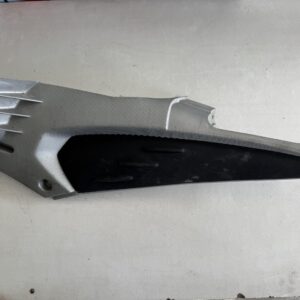 APRILIA SR50 MIDDENCONSOLE ACCUBAK KAP (R)